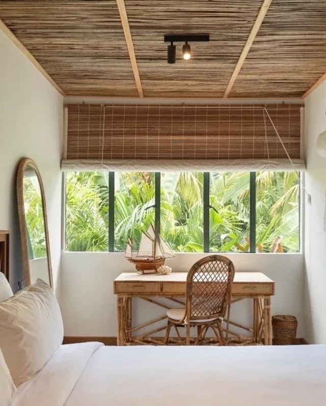Even inside, the garden finds its way in @maisontropical 🌴🤍

#MaisonTropical #Mauritius #TropicalElegance #IslandRetreat #BoutiqueHotel
#IslandDesign #TropicalCalm #MaisonTropicalMoments #GardenView #TropicalLiving
