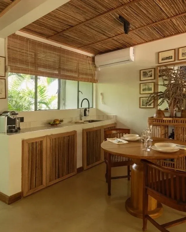 Don’t feel like cooking on holiday? Flic en Flac has options for every taste. But our outdoor kitchen might just change your mind. 🧑‍🍳🤌
#MaisonTropical #Mauritius #TropicalElegance #OutdoorKitchen #DiningInStyle
#BoutiqueHotel #IslandRetreat #KitchenDesign #TropicalLiving #MaisonTropicalMoments #flicenflac